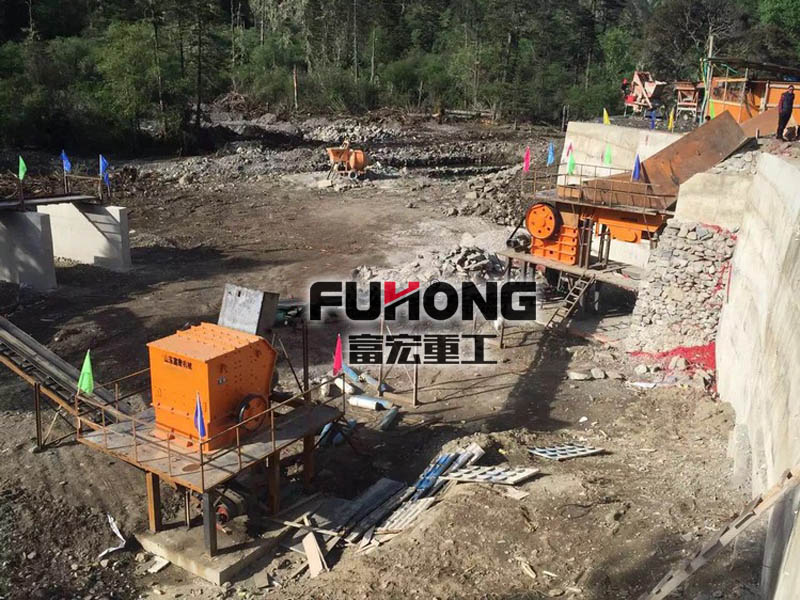 反擊式破碎機破碎比大、破碎效率高、維修方便，運行費用低